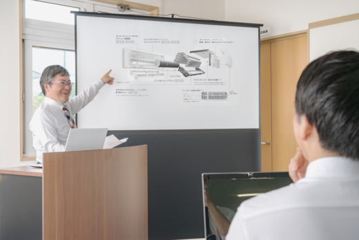 エアコン分解洗浄の技術研修会の様子（2019年）